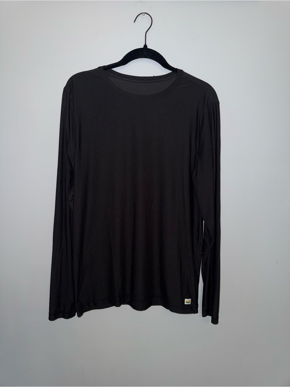 VUORI women’s Black Long-Sleeve Crew Neck Shirt